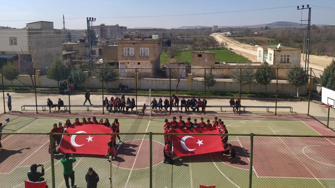 Okulumuzda düzenlenen Spor Şehri Gaziantep Voleybol Turnuvasında Erkek ve Kız Takımımız ilçe Şampiyonu olmuşlardır.